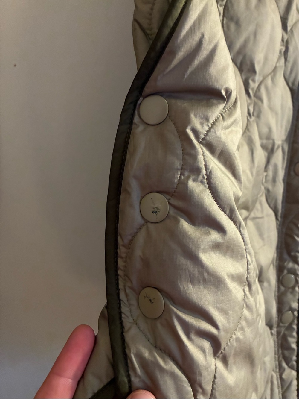H&M Quilted Sleeveless Vest in Olive with Dark Trim - Picture 4 of 4